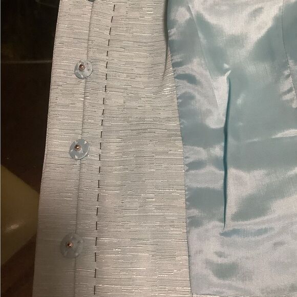 This Carlisle two-piece 100% silk skirt suit size 2 formal holiday New Year’s - Picture 10 of 15